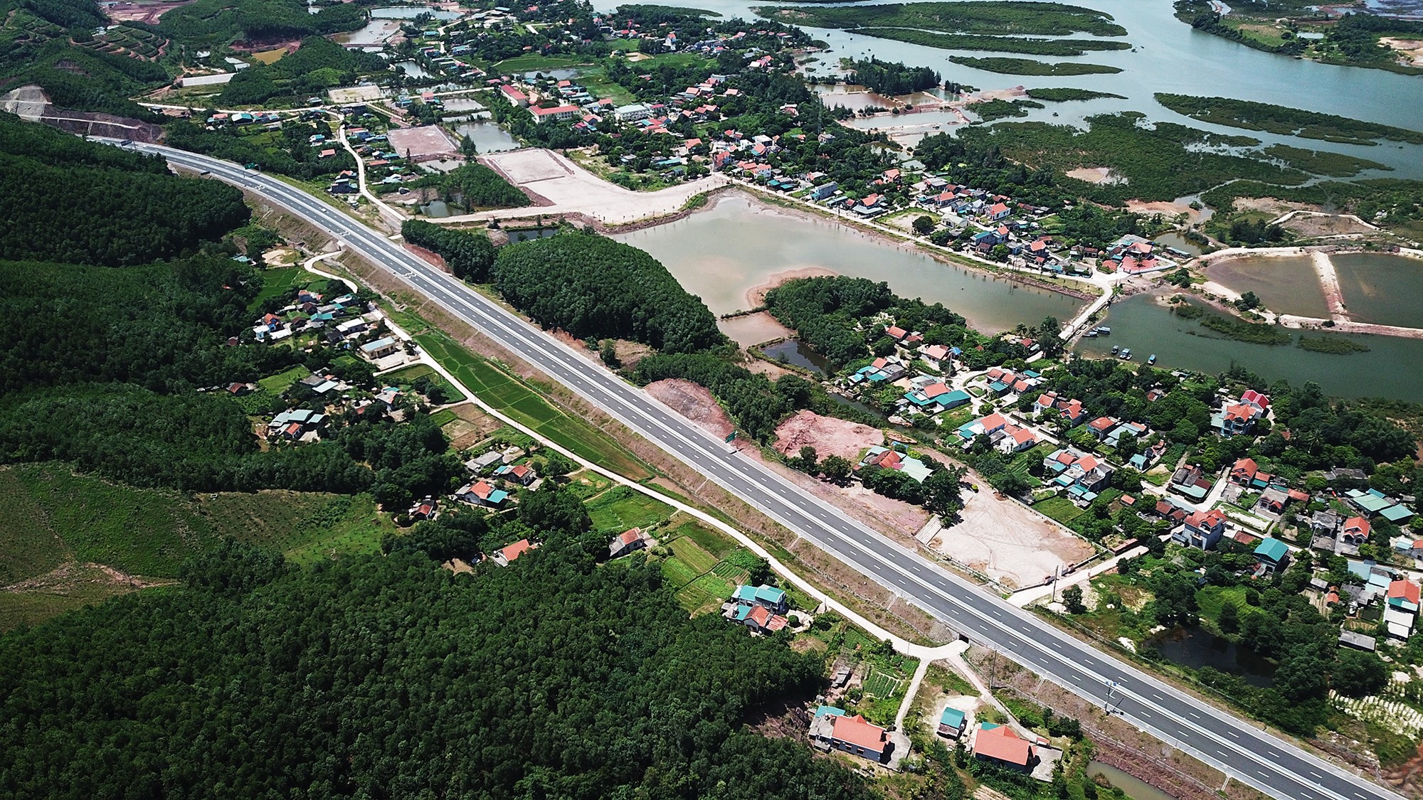 Mách[-]bạn[-]các[-]cách[-]di[-]chuyển[-]dễ[-]dàng[-]tới[-]Hạ[-]Long